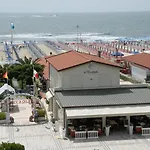 Piccadilly Hotel 3*